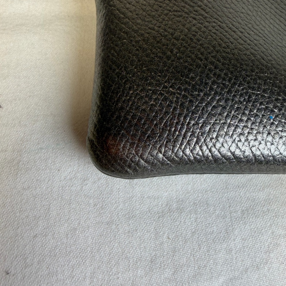 COACH Silver Pewter  Metallic Leather Zipper Wallet Wristlet
$199 
Authentic - Picture 5 of 11